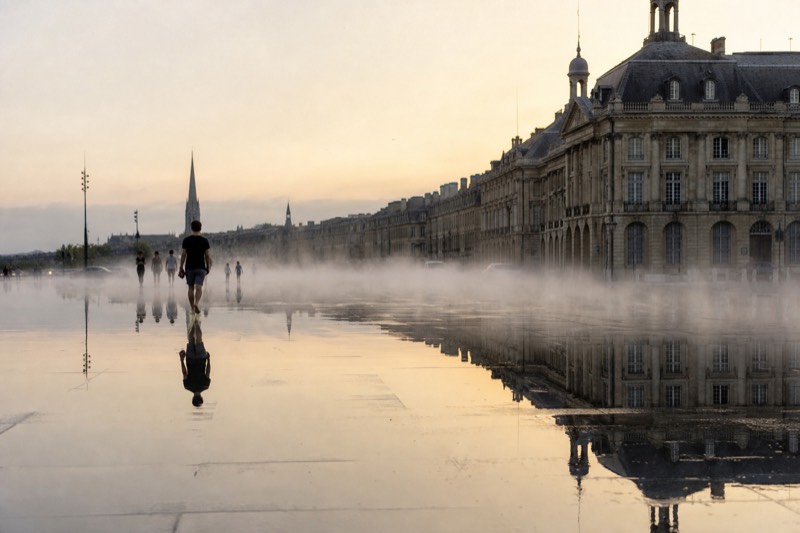 Official Bordeaux Walking Tour with Free Glass of Wine Voucher
